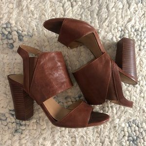 Previously Loved Tahari Heals